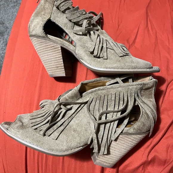 Fringed Suede Women's Shoes - Picture 2 of 5